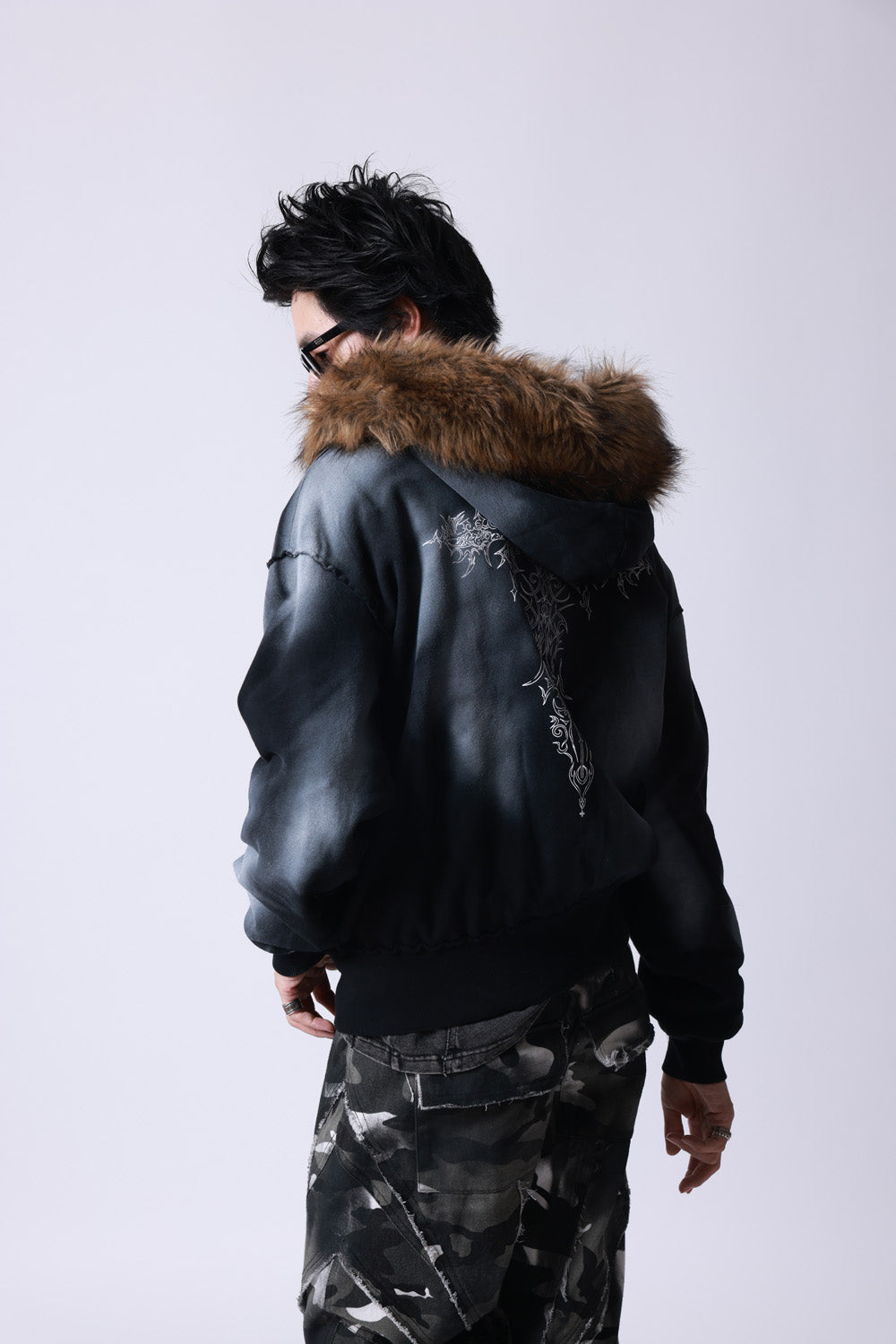 【P.N UNDERGROUND】ファー脱着スプレーZIPパーカー (735425)