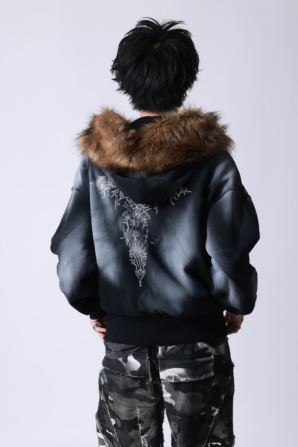 【P.N UNDERGROUND】ファー脱着スプレーZIPパーカー (735425)