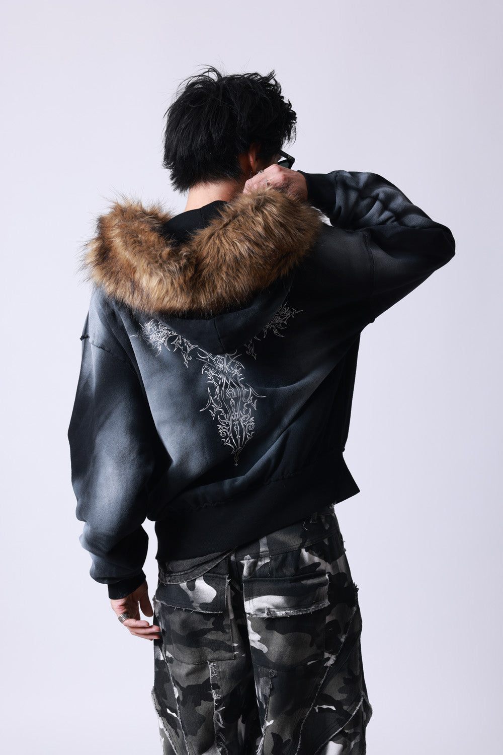 【P.N UNDERGROUND】ファー脱着スプレーZIPパーカー (735425)