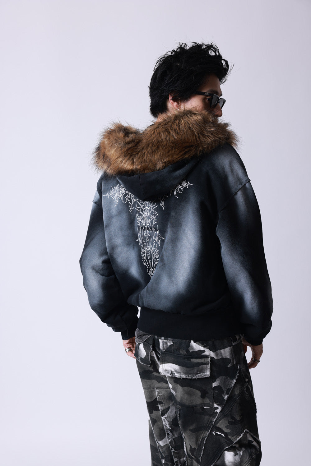 【P.N UNDERGROUND】ファー脱着スプレーZIPパーカー (735425)