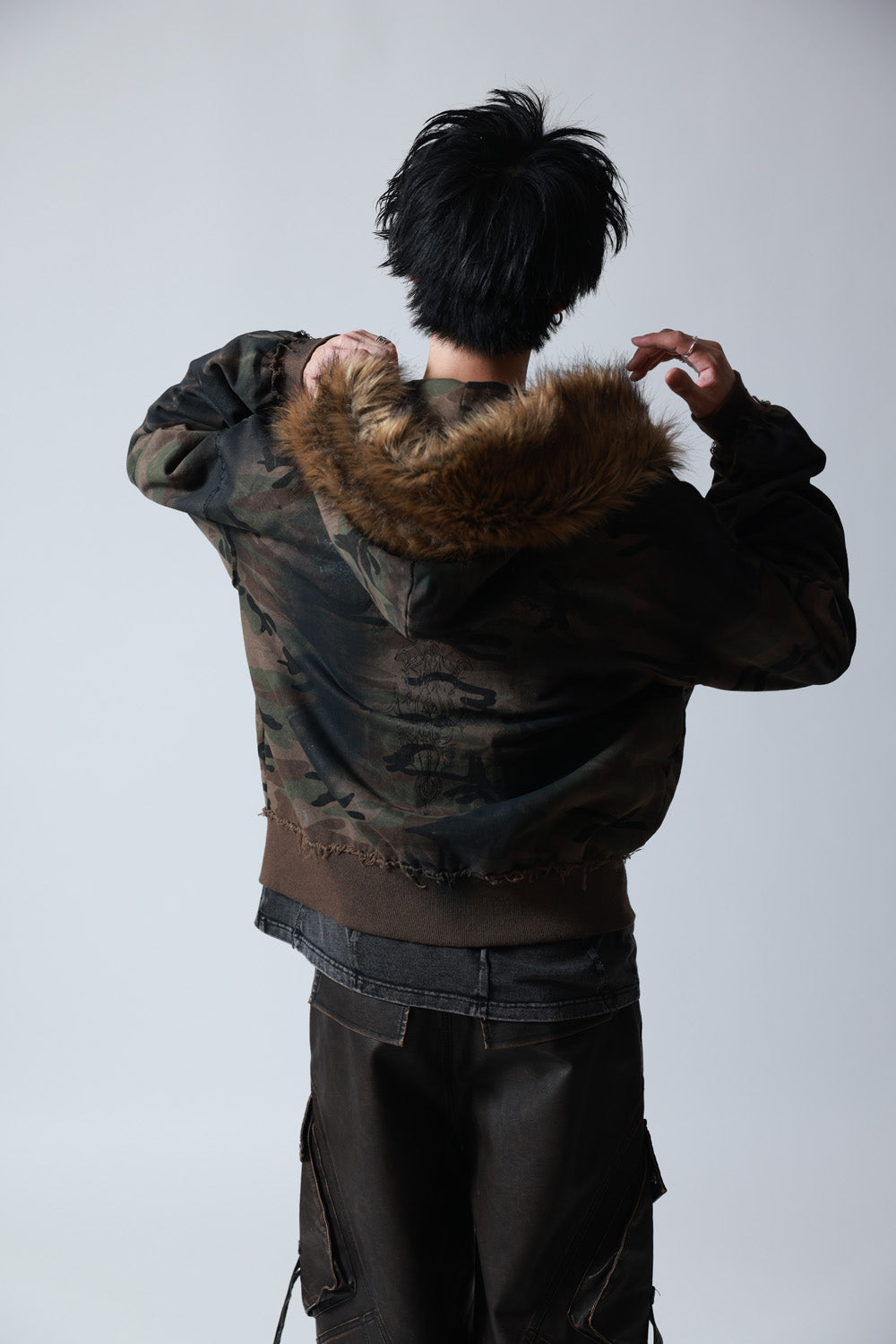 【P.N UNDERGROUND】ファー脱着スプレーZIPパーカー (735425)