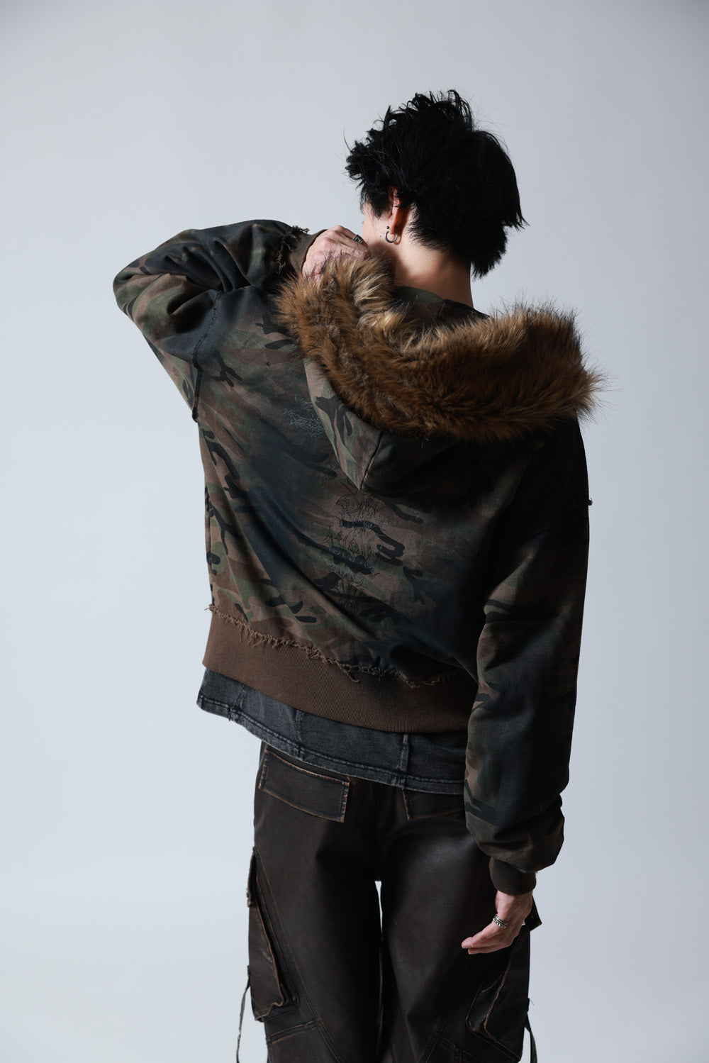 【P.N UNDERGROUND】ファー脱着スプレーZIPパーカー (735425)