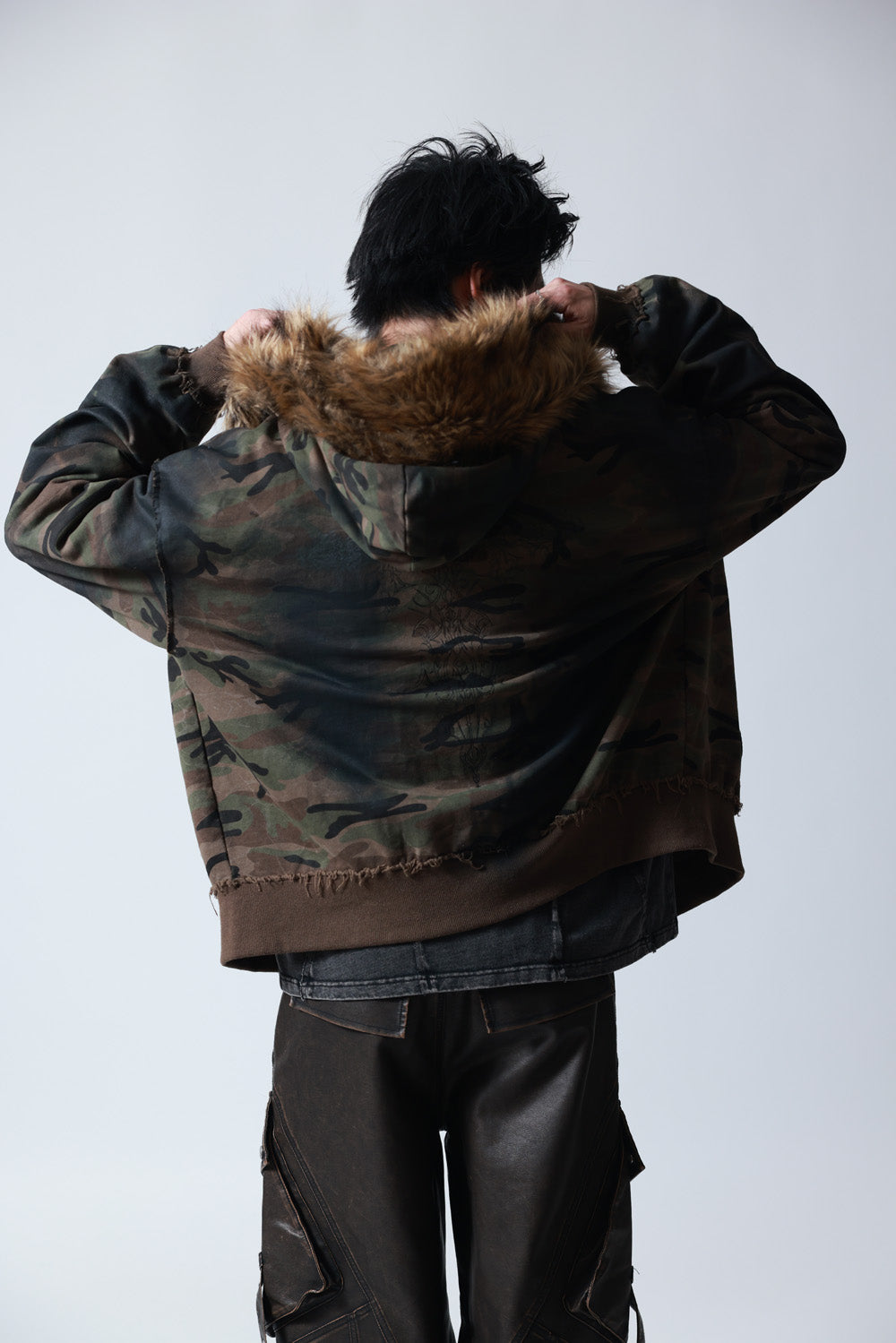 【P.N UNDERGROUND】ファー脱着スプレーZIPパーカー (735425)