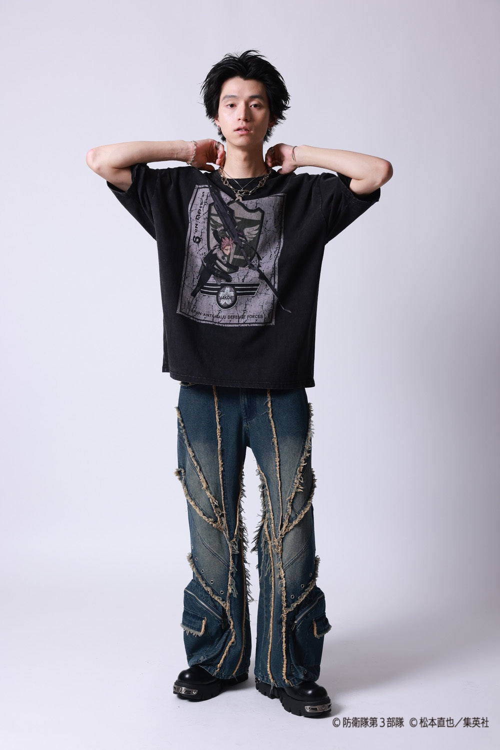 【P.N UNDERGROUND×怪獣８号】鳴海 弦ダメージ TEE (745607)