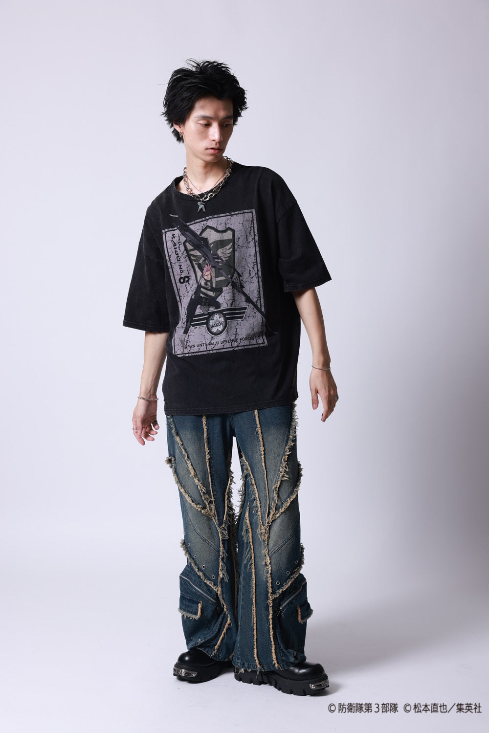 【P.N UNDERGROUND×怪獣８号】鳴海 弦ダメージ TEE (745607)