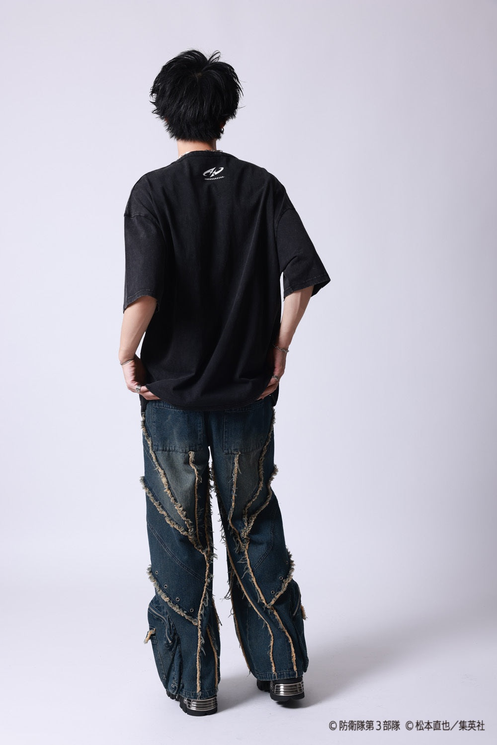 【P.N UNDERGROUND×怪獣８号】鳴海 弦ダメージ TEE (745607)