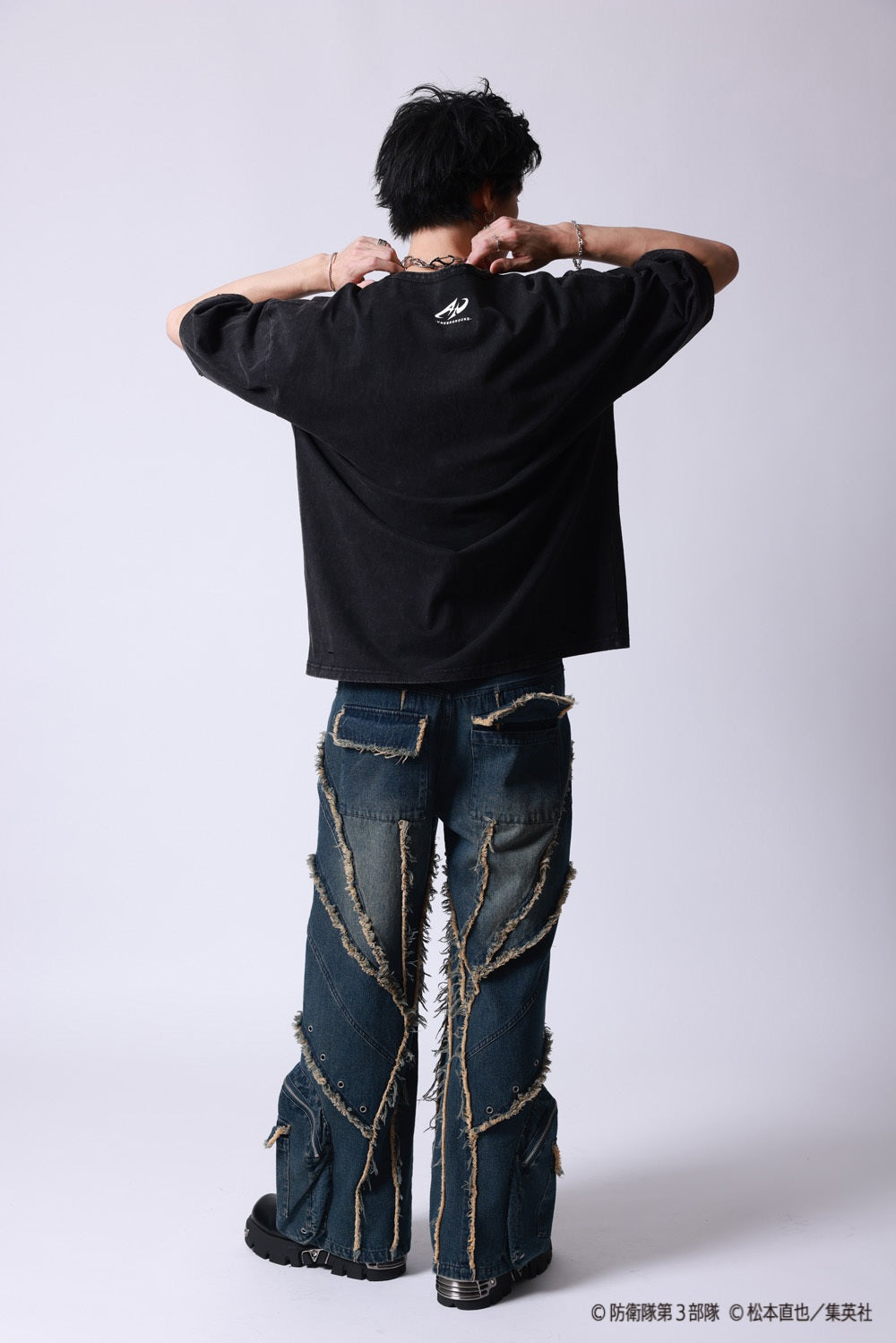 【P.N UNDERGROUND×怪獣８号】鳴海 弦ダメージ TEE (745607)