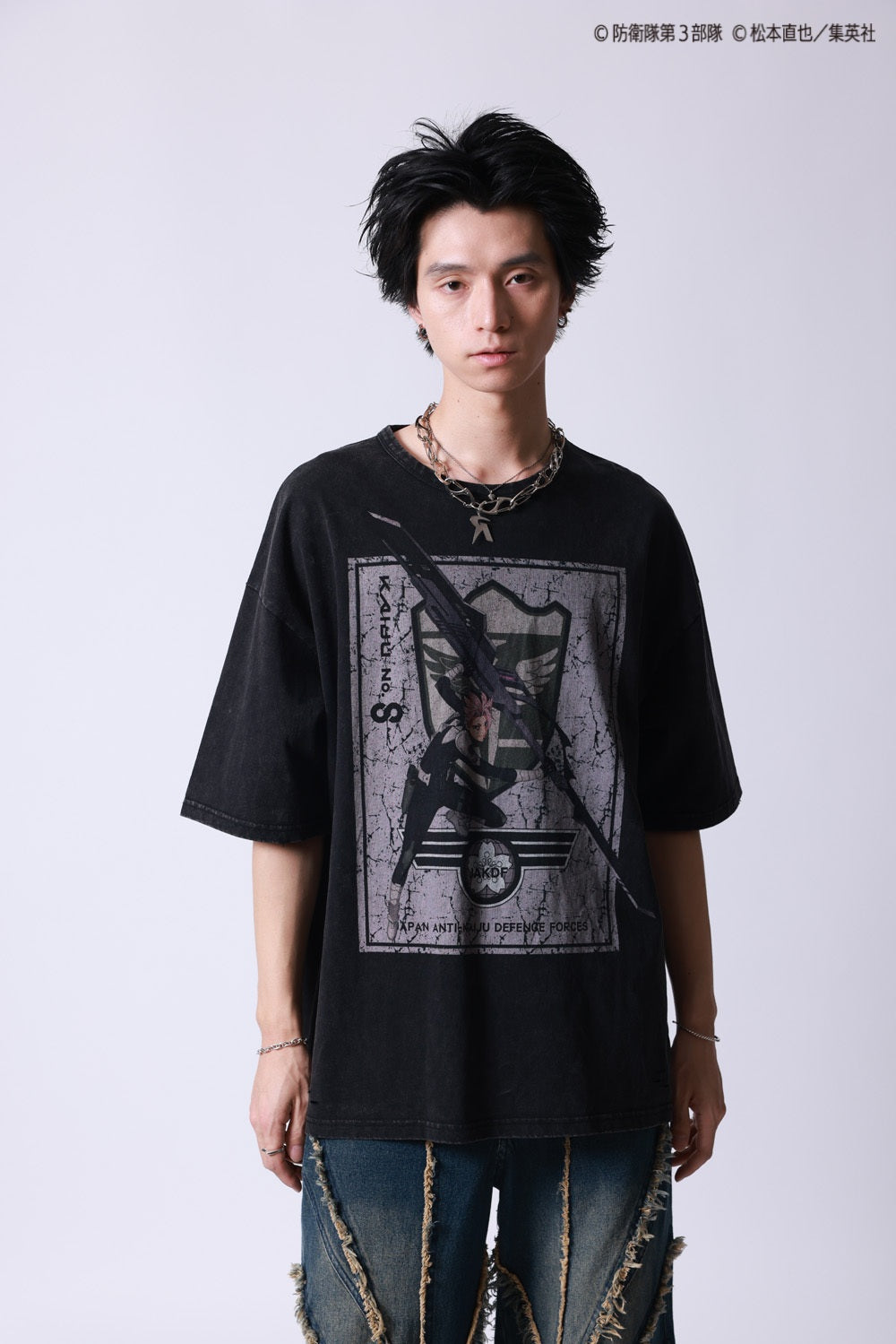 【P.N UNDERGROUND×怪獣８号】鳴海 弦ダメージ TEE (745607)