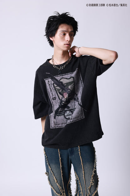 【P.N UNDERGROUND×怪獣８号】鳴海 弦ダメージ TEE (745607)