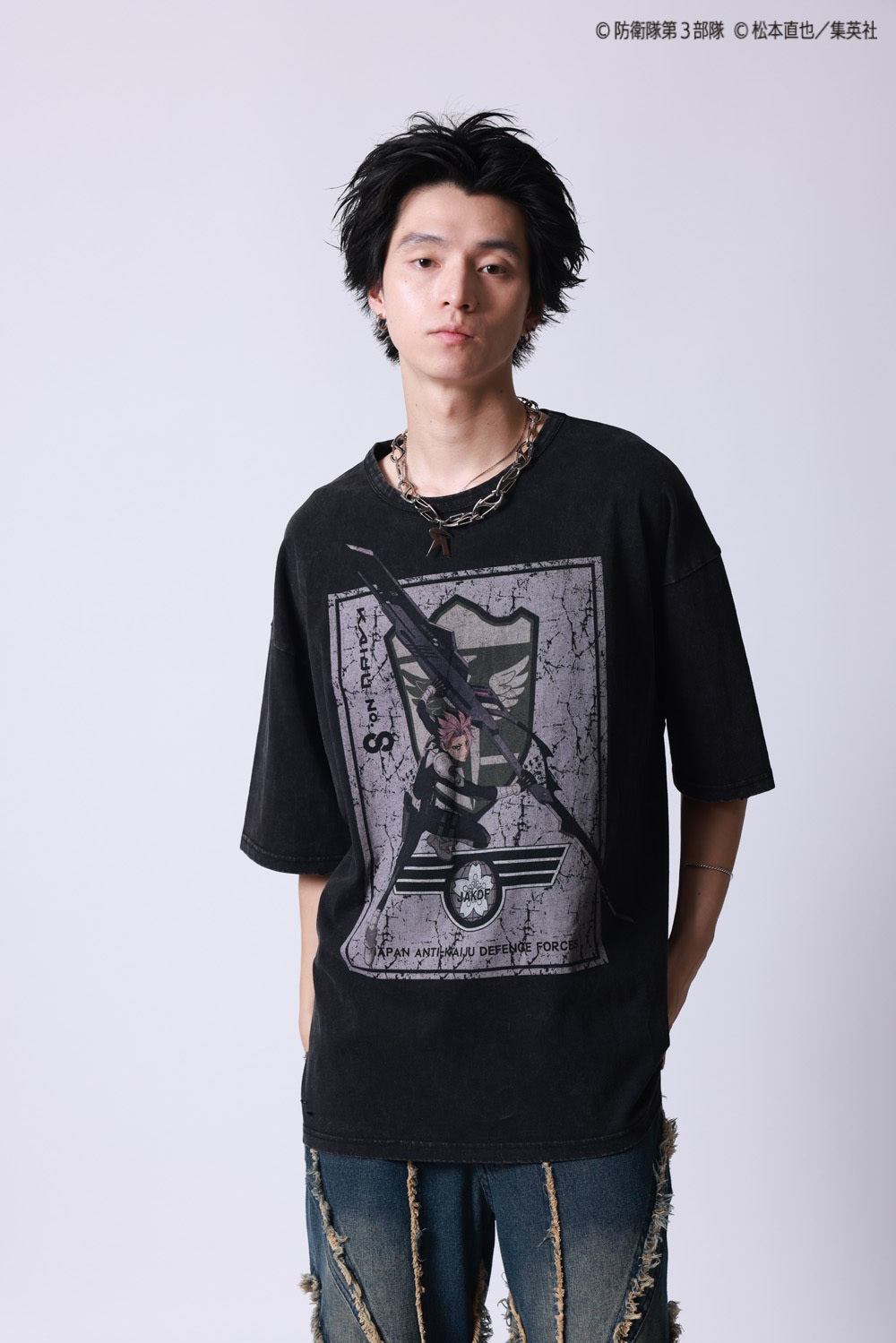 【P.N UNDERGROUND×怪獣８号】鳴海 弦ダメージ TEE (745607)