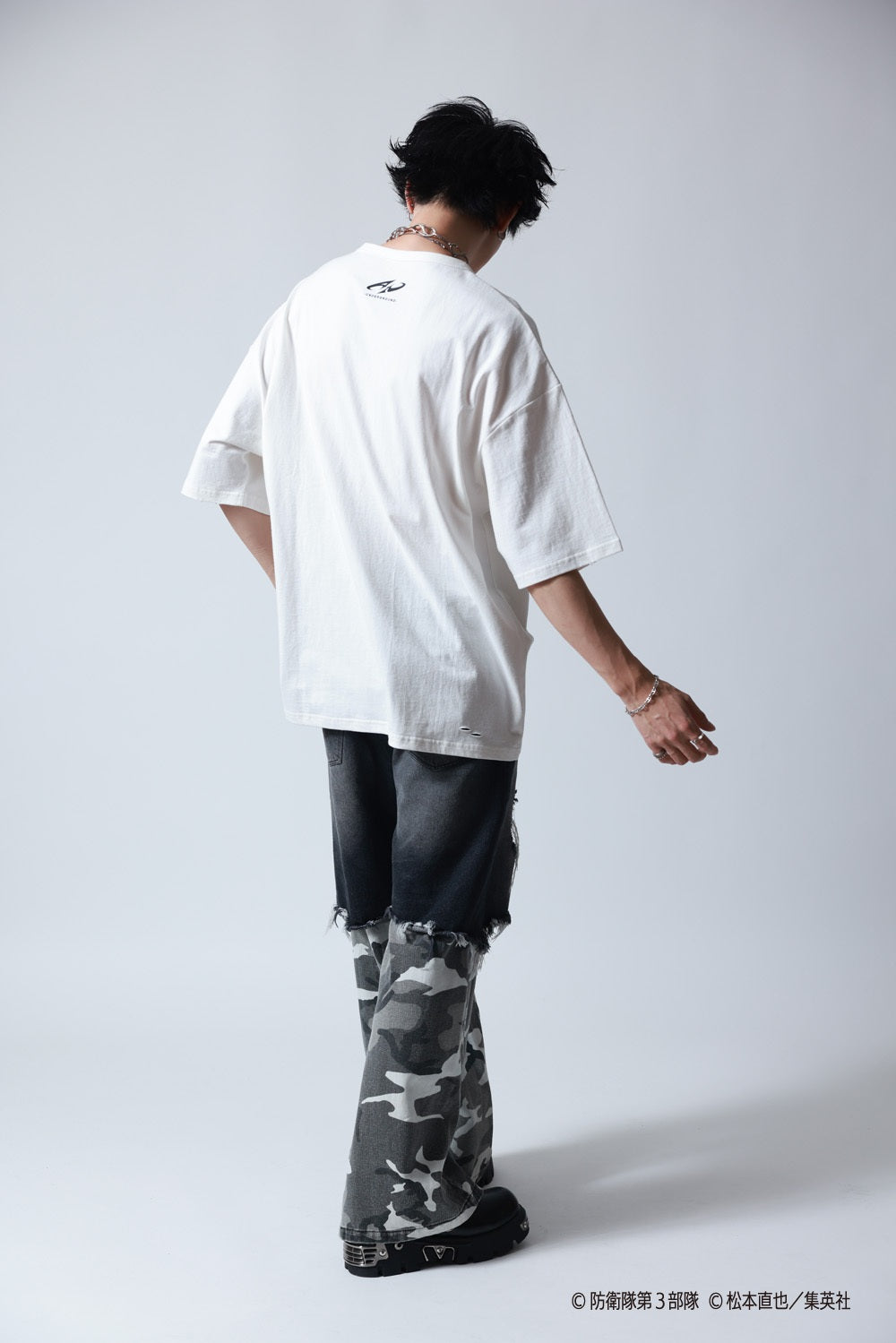 【P.N UNDERGROUND×怪獣８号】鳴海 弦ダメージ TEE (745607)