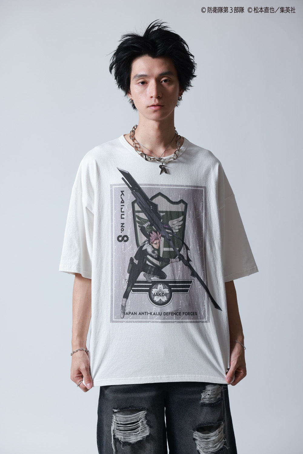 【P.N UNDERGROUND×怪獣８号】鳴海 弦ダメージ TEE (745607)