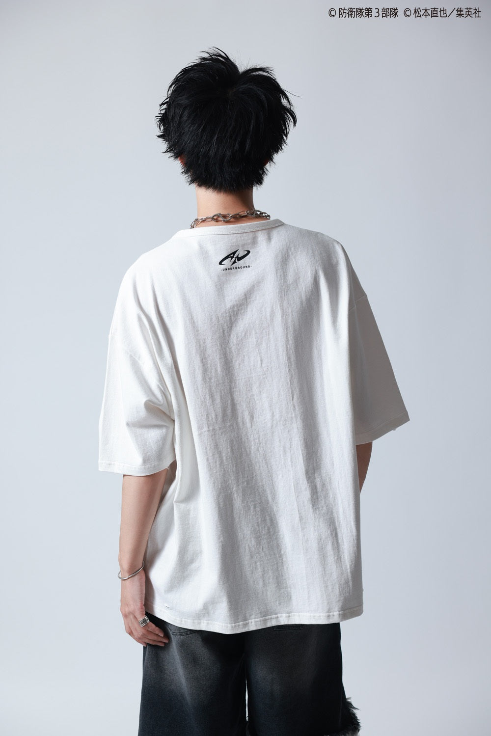 【P.N UNDERGROUND×怪獣８号】鳴海 弦ダメージ TEE (745607)