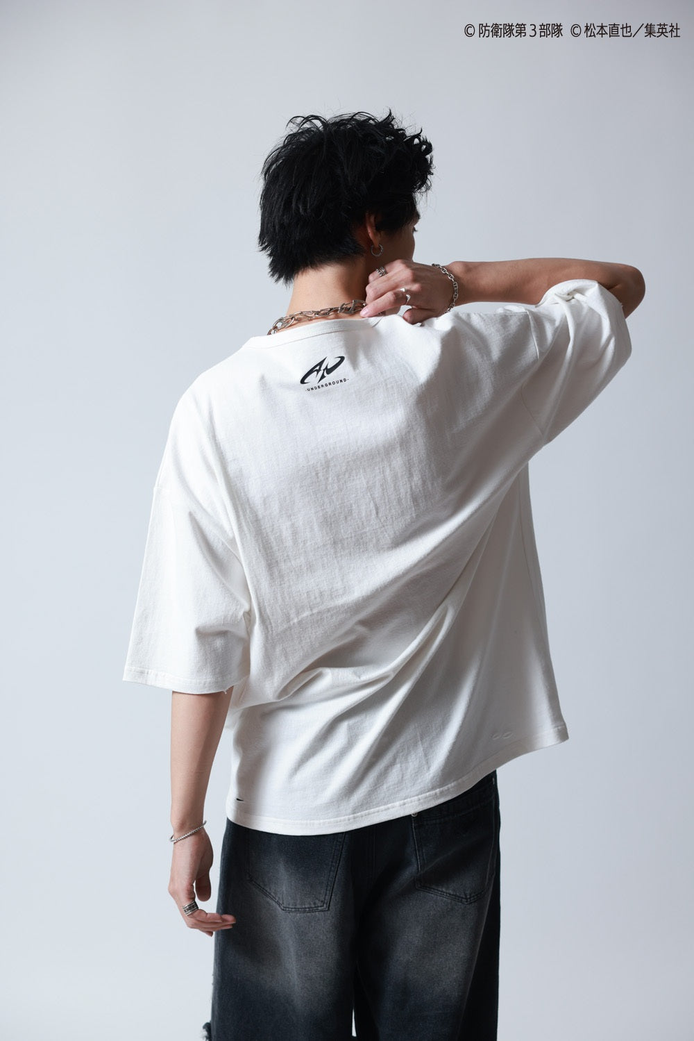 【P.N UNDERGROUND×怪獣８号】鳴海 弦ダメージ TEE (745607)