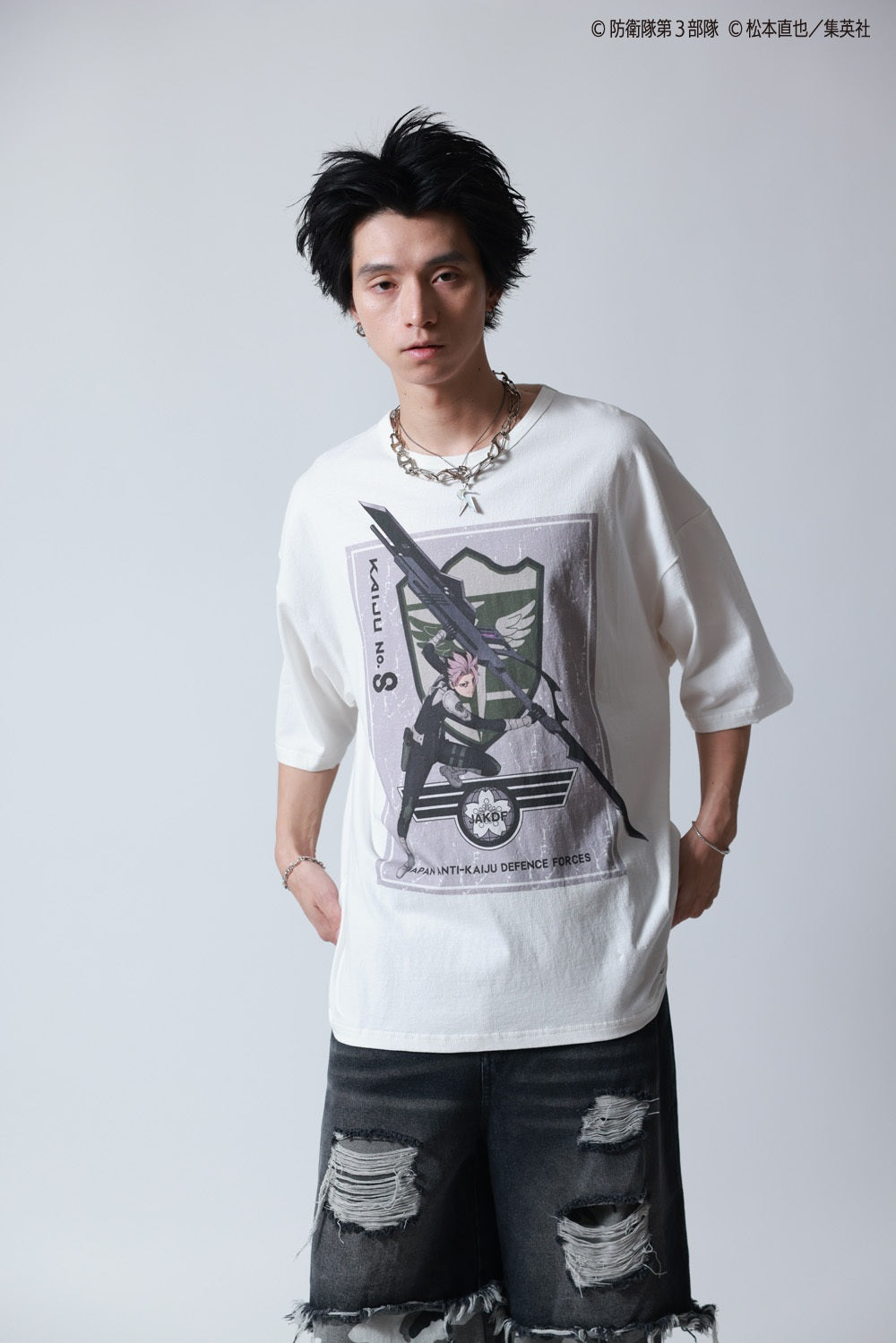 【P.N UNDERGROUND×怪獣８号】鳴海 弦ダメージ TEE (745607)