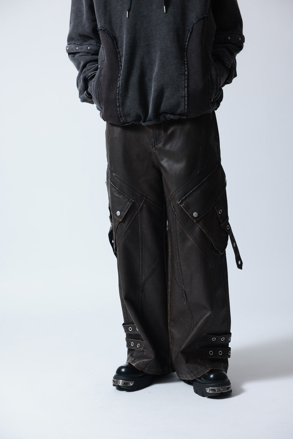 【P.N UNDERGROUND】加工PU ワイドカーゴパンツ (745413)