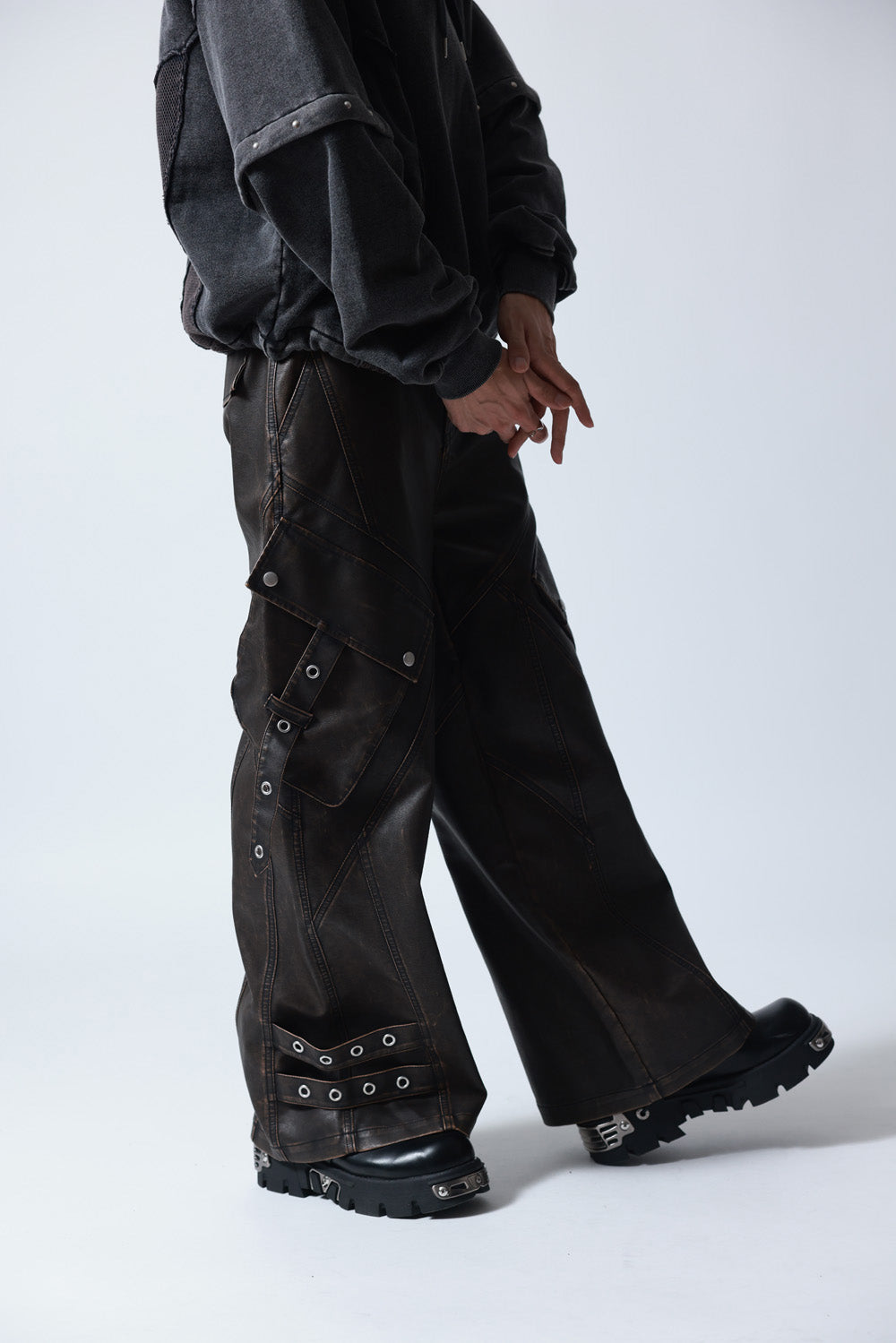 【P.N UNDERGROUND】加工PU ワイドカーゴパンツ (745413)