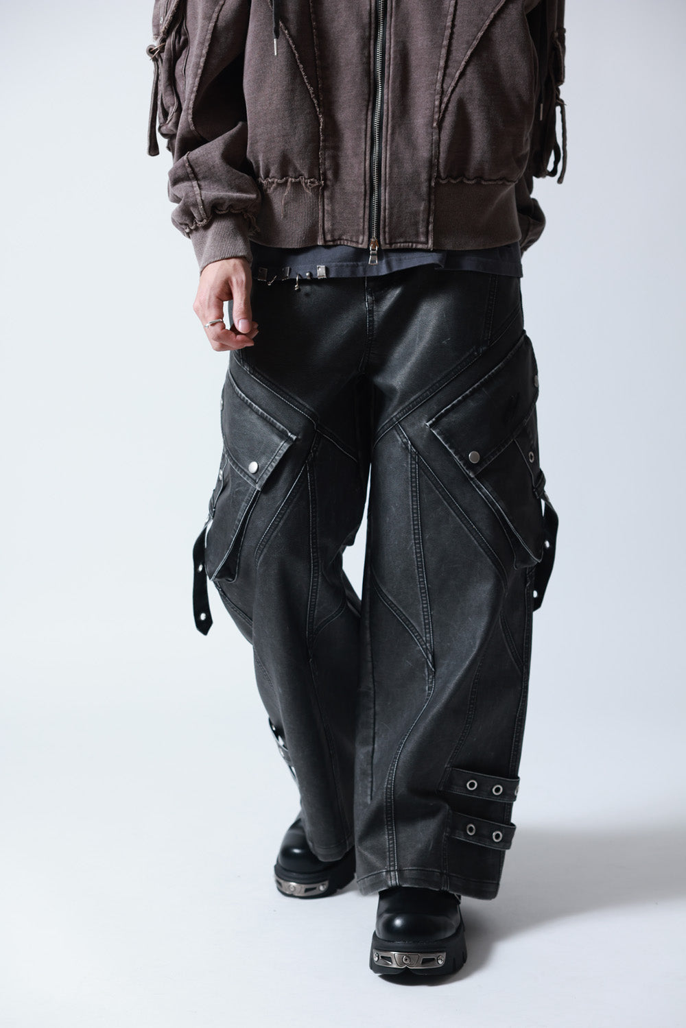 【P.N UNDERGROUND】加工PU ワイドカーゴパンツ (745413)