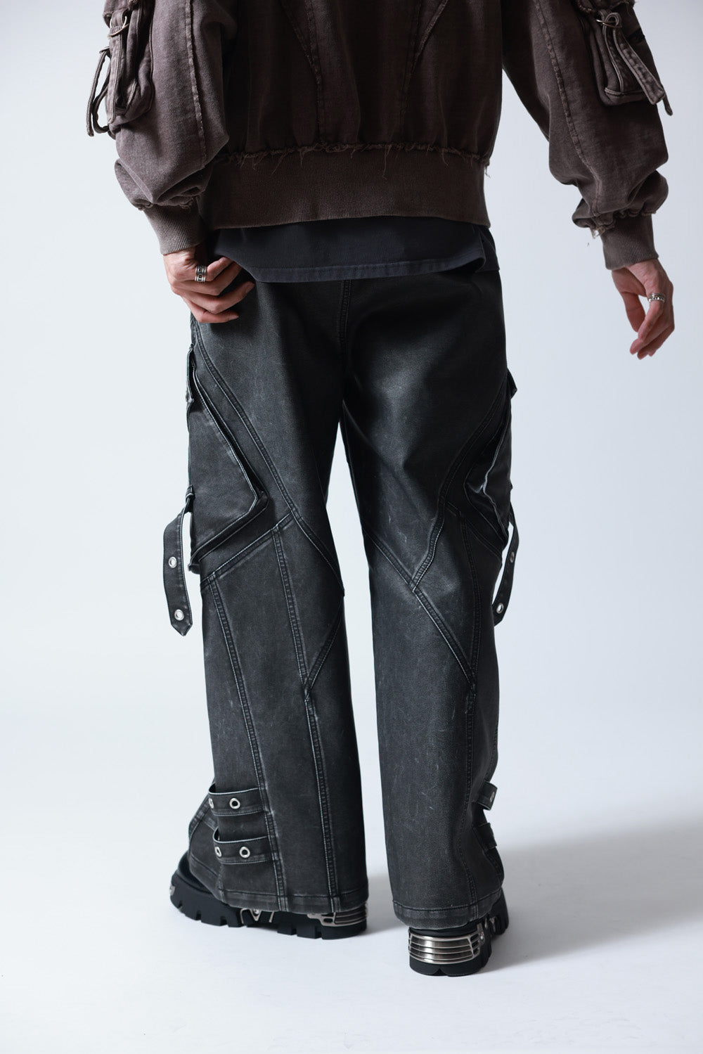 【P.N UNDERGROUND】加工PU ワイドカーゴパンツ (745413)