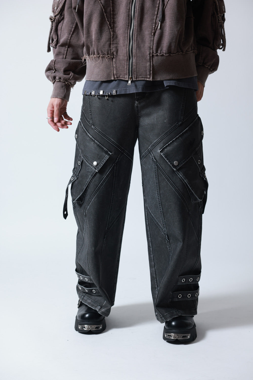 【P.N UNDERGROUND】加工PU ワイドカーゴパンツ (745413)