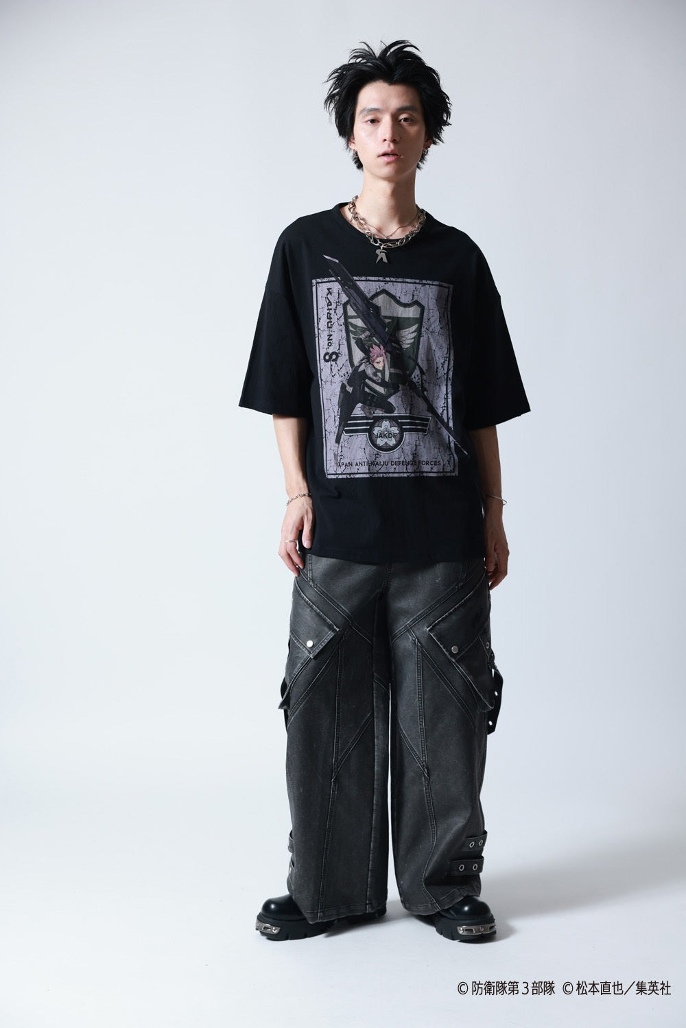 【P.N UNDERGROUND×怪獣８号】鳴海 弦ダメージ TEE (745607)