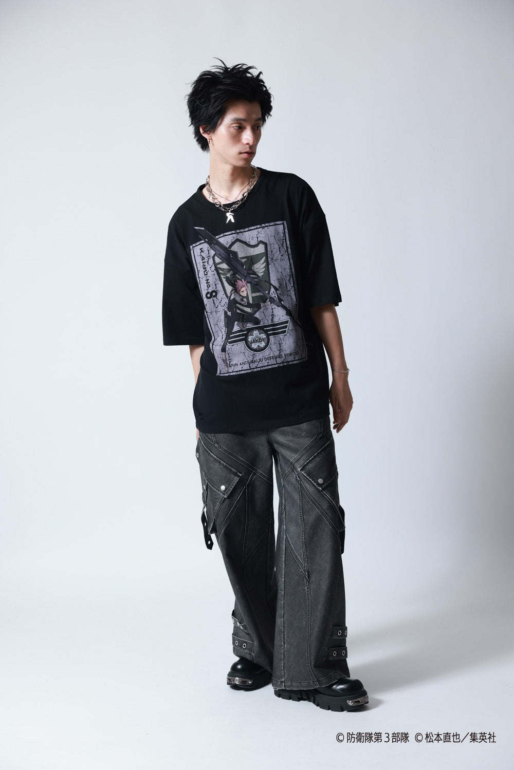 【P.N UNDERGROUND×怪獣８号】鳴海 弦ダメージ TEE (745607)