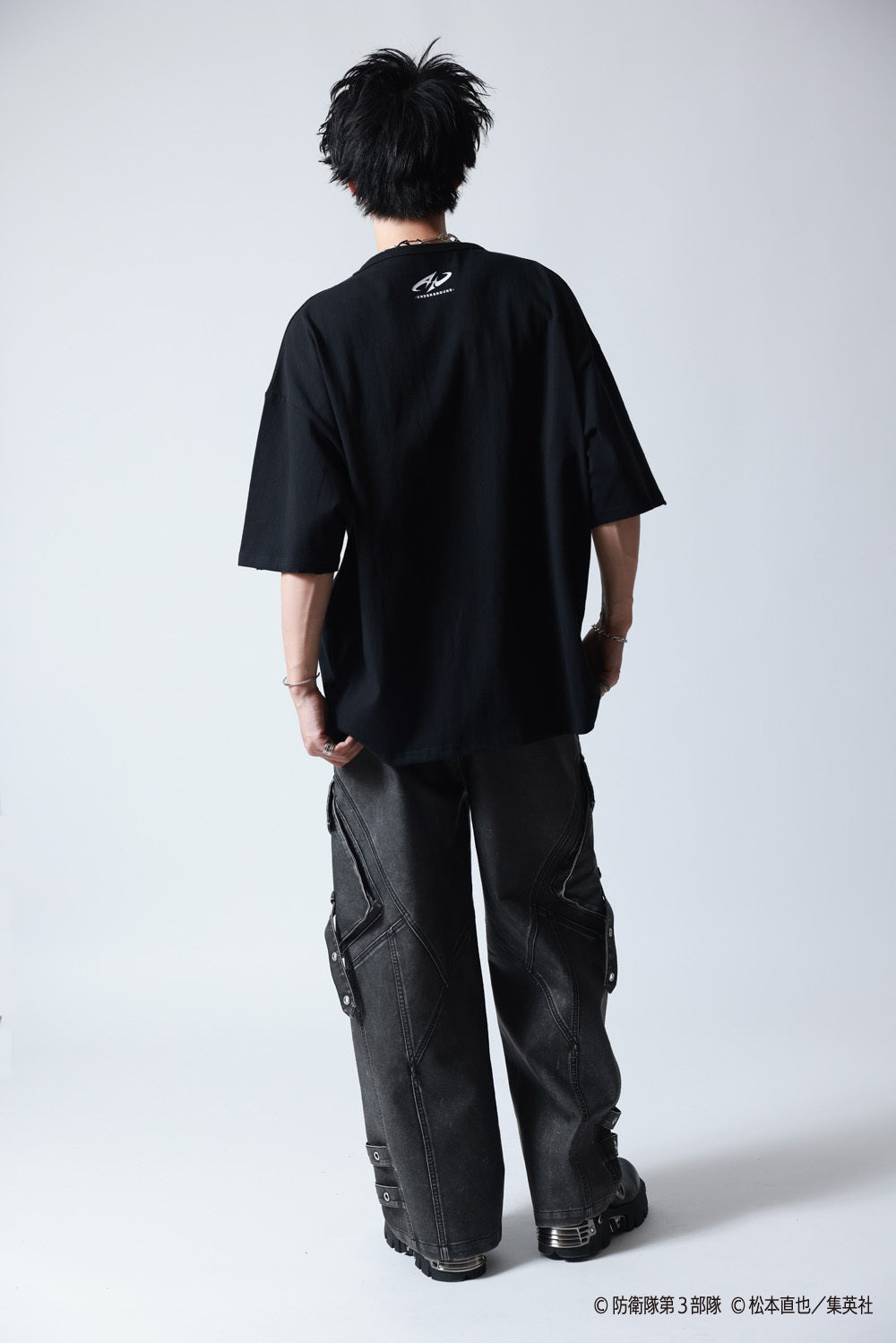 【P.N UNDERGROUND×怪獣８号】鳴海 弦ダメージ TEE (745607)