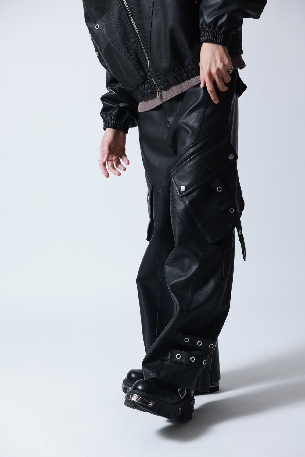 【P.N UNDERGROUND】加工PU ワイドカーゴパンツ (745413)