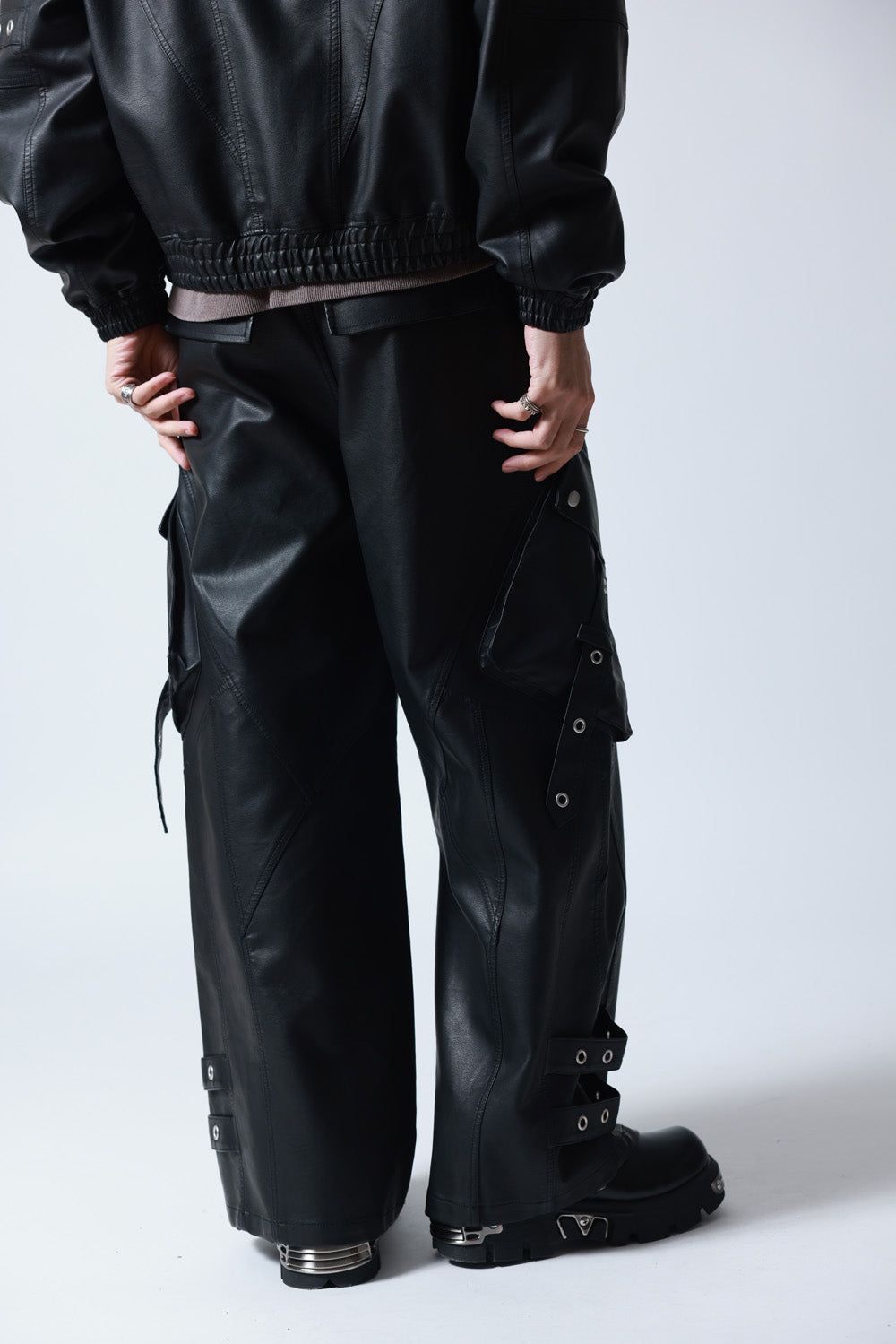 【P.N UNDERGROUND】加工PU ワイドカーゴパンツ (745413)