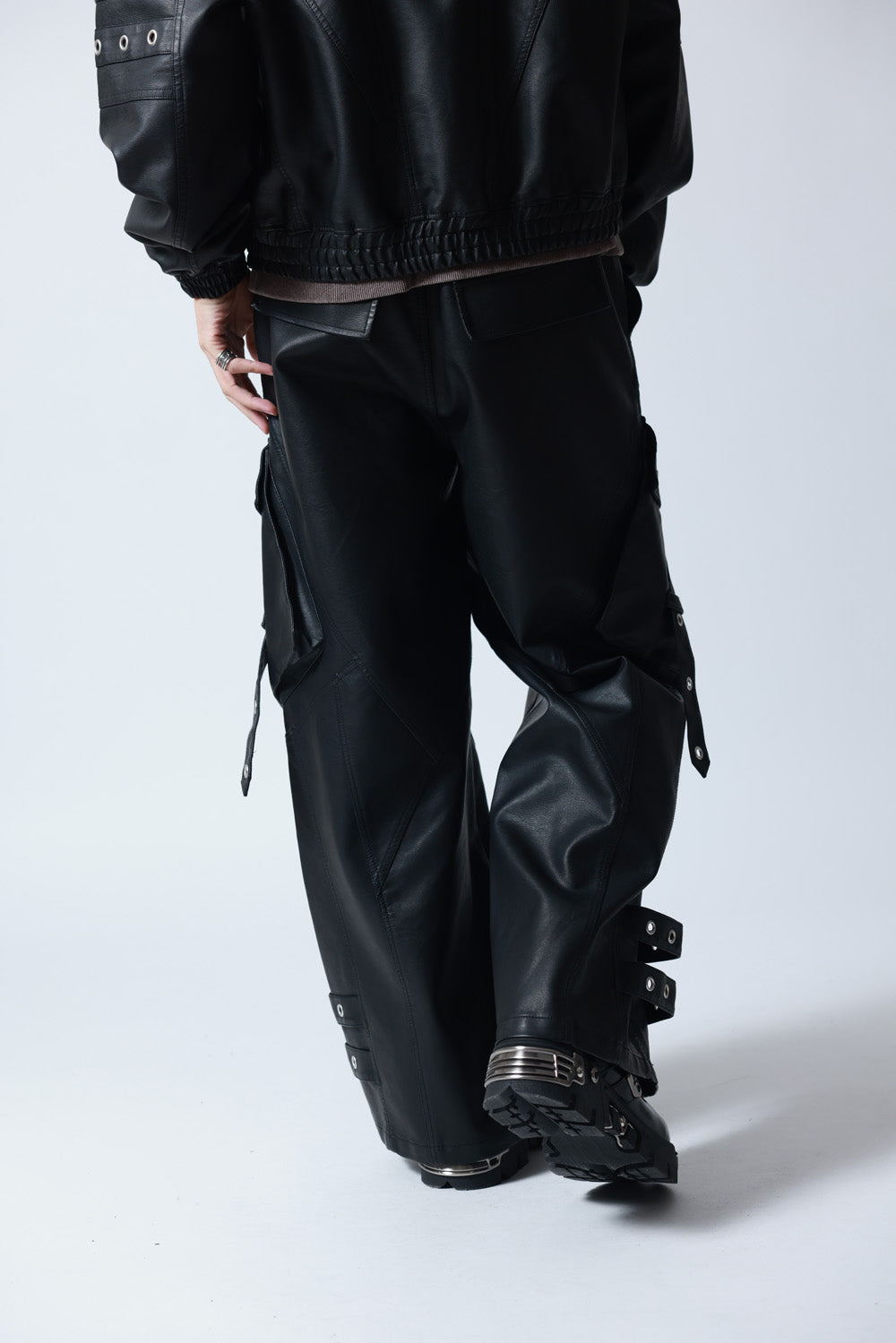 【P.N UNDERGROUND】加工PU ワイドカーゴパンツ (745413)