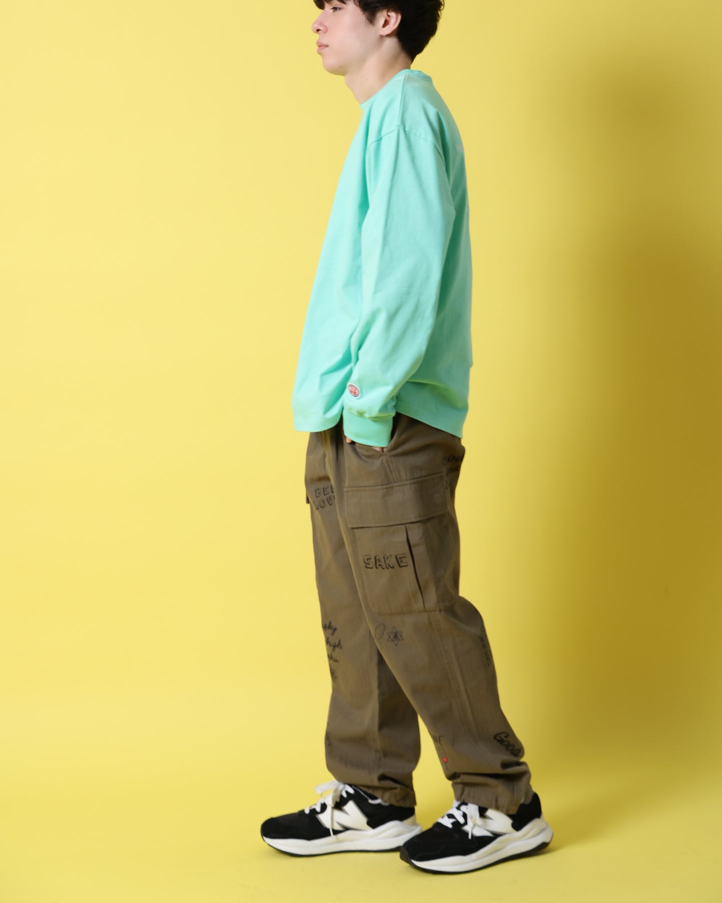 【YOIDORE】 ヴィンテージ栓抜き らくがき カーゴパンツ (816003)