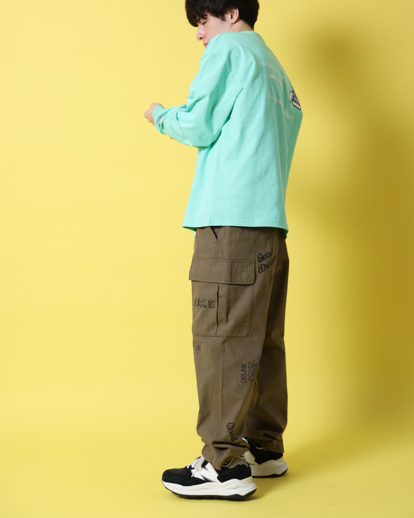 【YOIDORE】 ヴィンテージ栓抜き らくがき カーゴパンツ (816003)