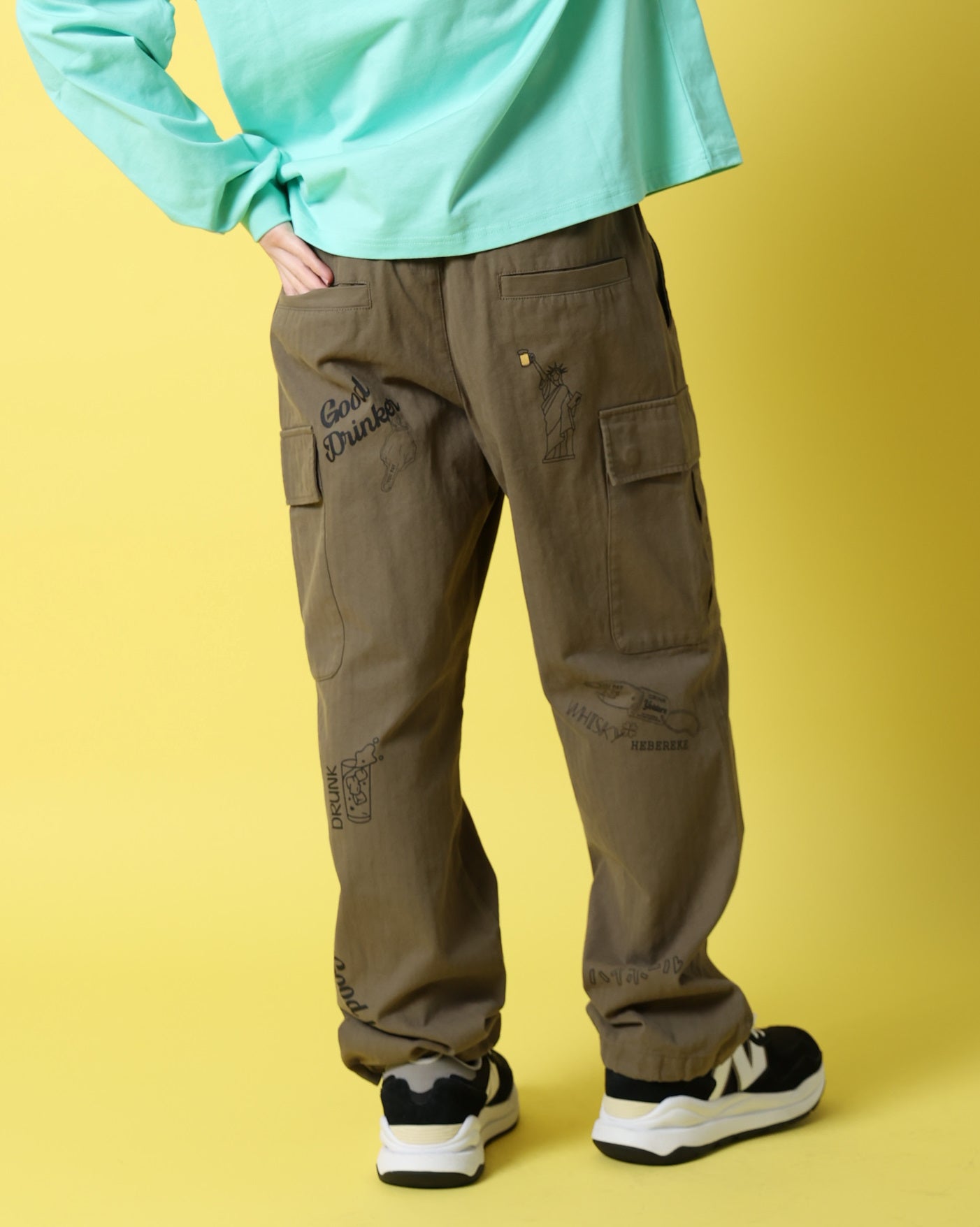 【YOIDORE】 ヴィンテージ栓抜き らくがき カーゴパンツ (816003)