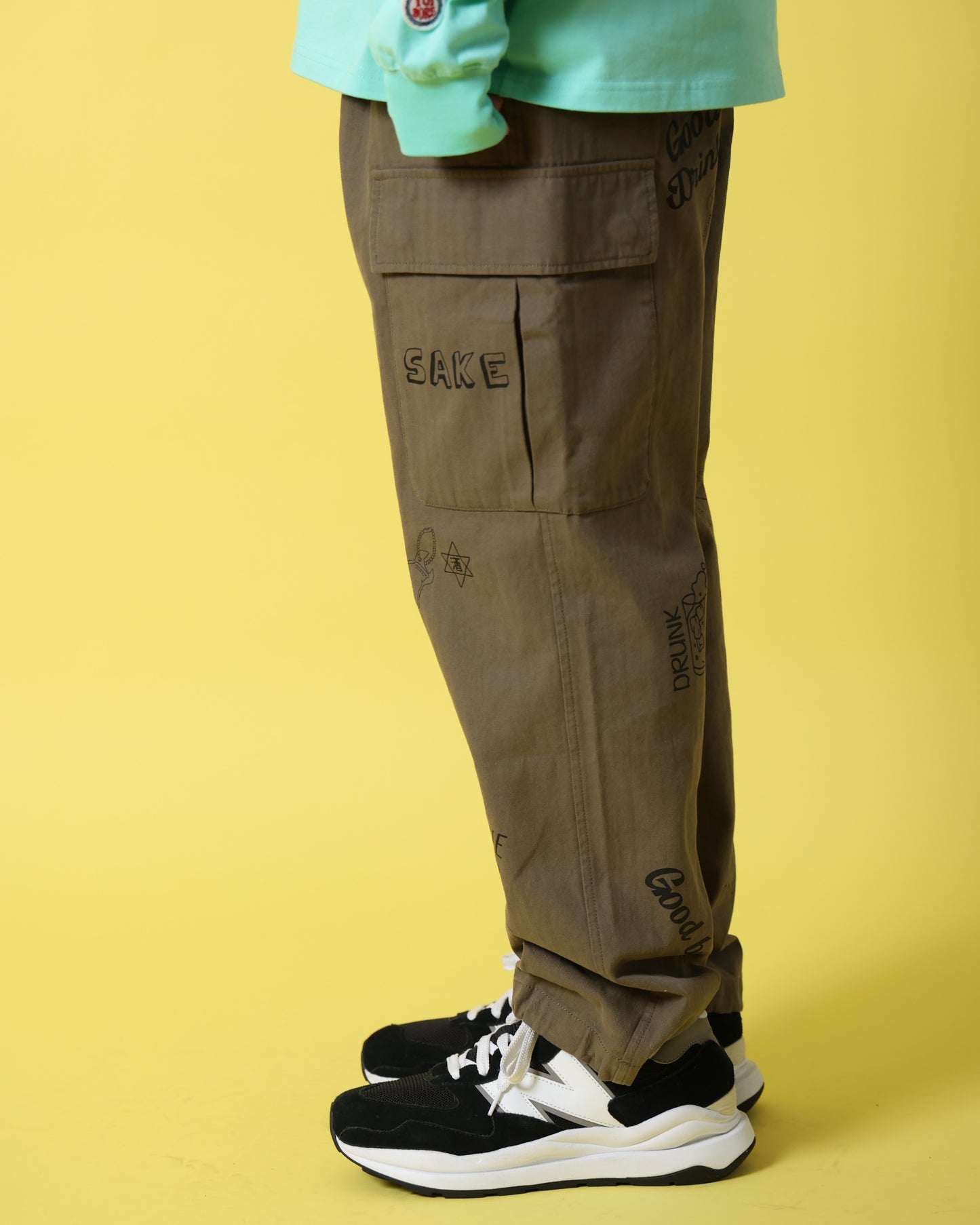 【YOIDORE】 ヴィンテージ栓抜き らくがき カーゴパンツ (816003)