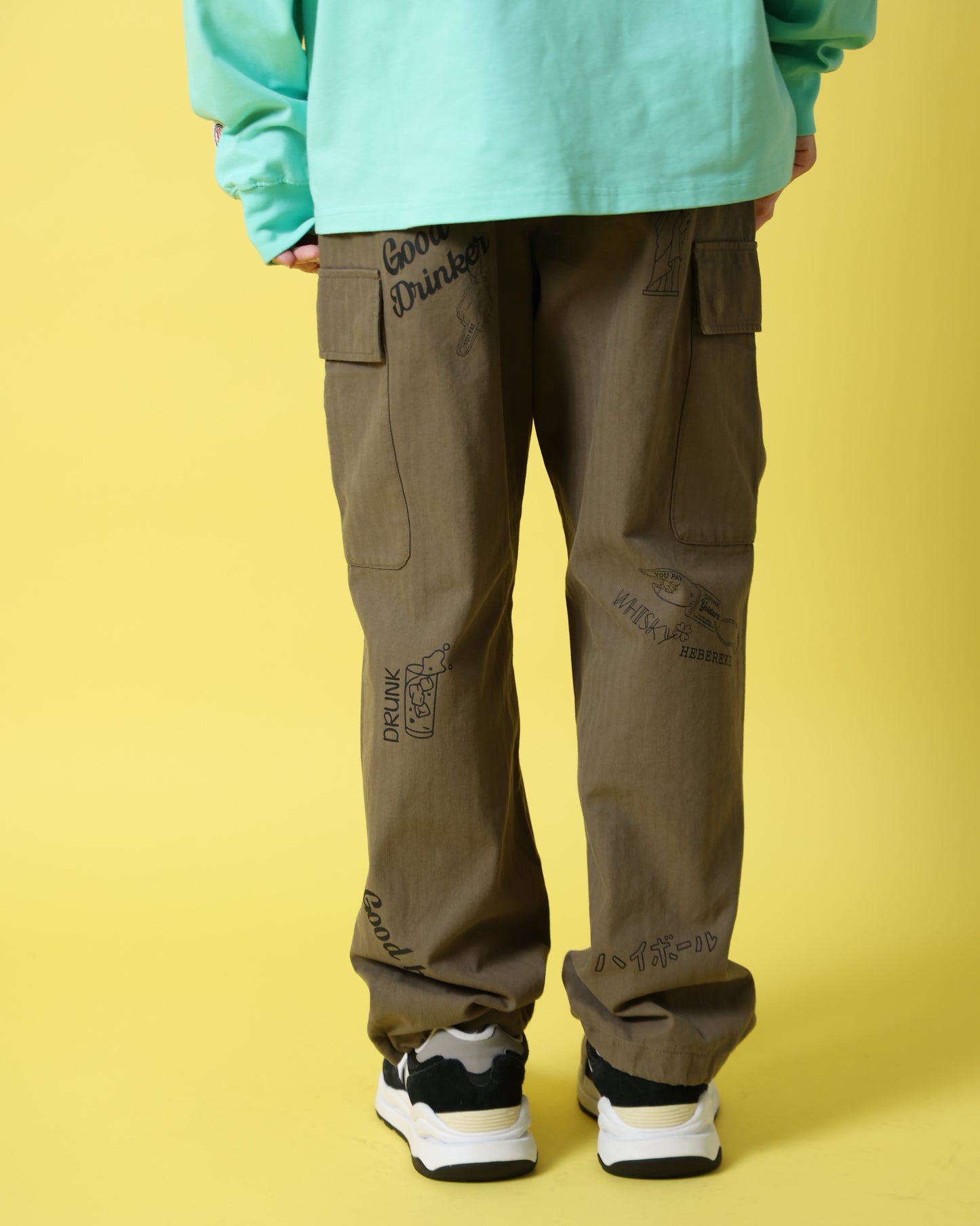 【YOIDORE】 ヴィンテージ栓抜き らくがき カーゴパンツ (816003)