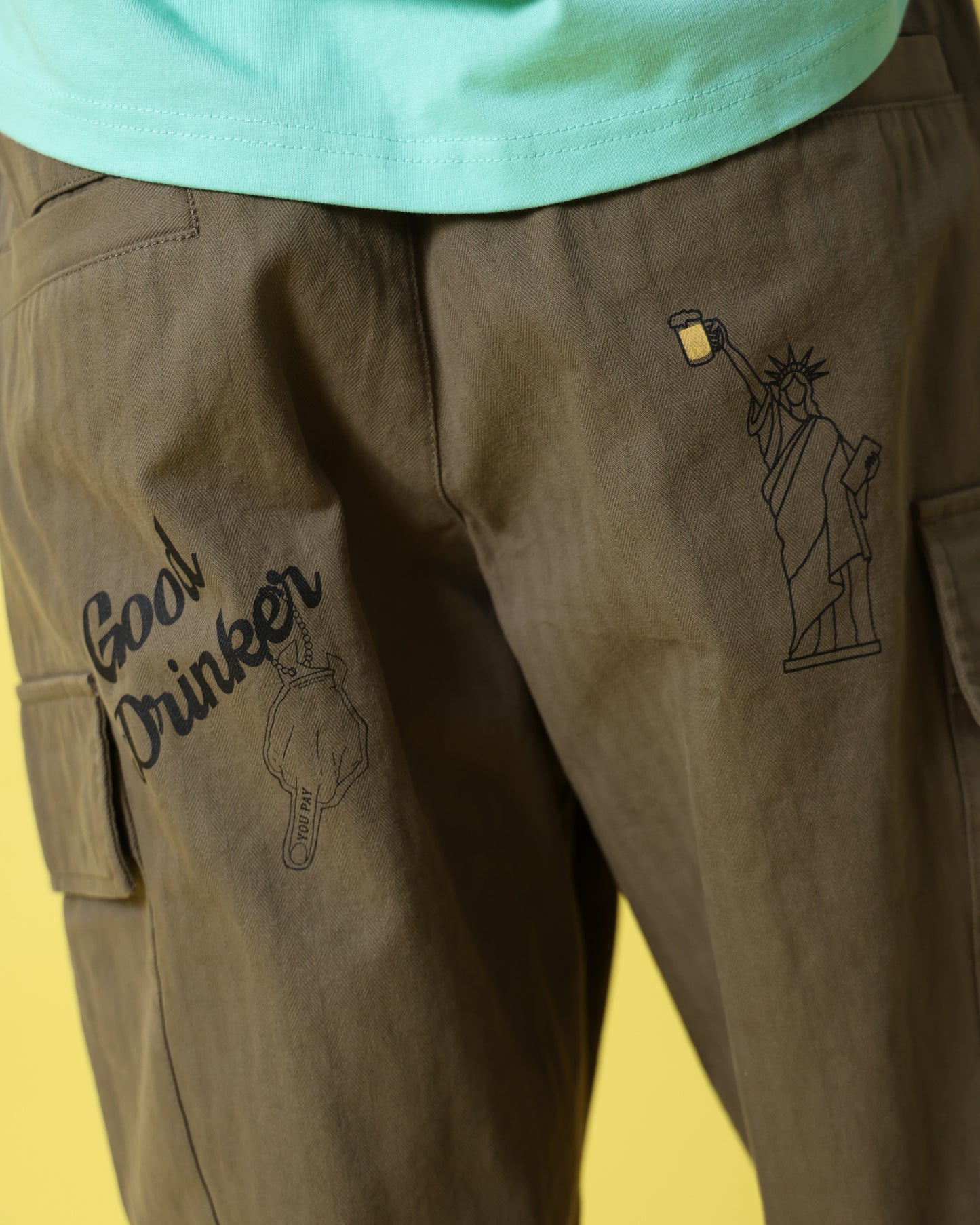 【YOIDORE】 ヴィンテージ栓抜き らくがき カーゴパンツ (816003)