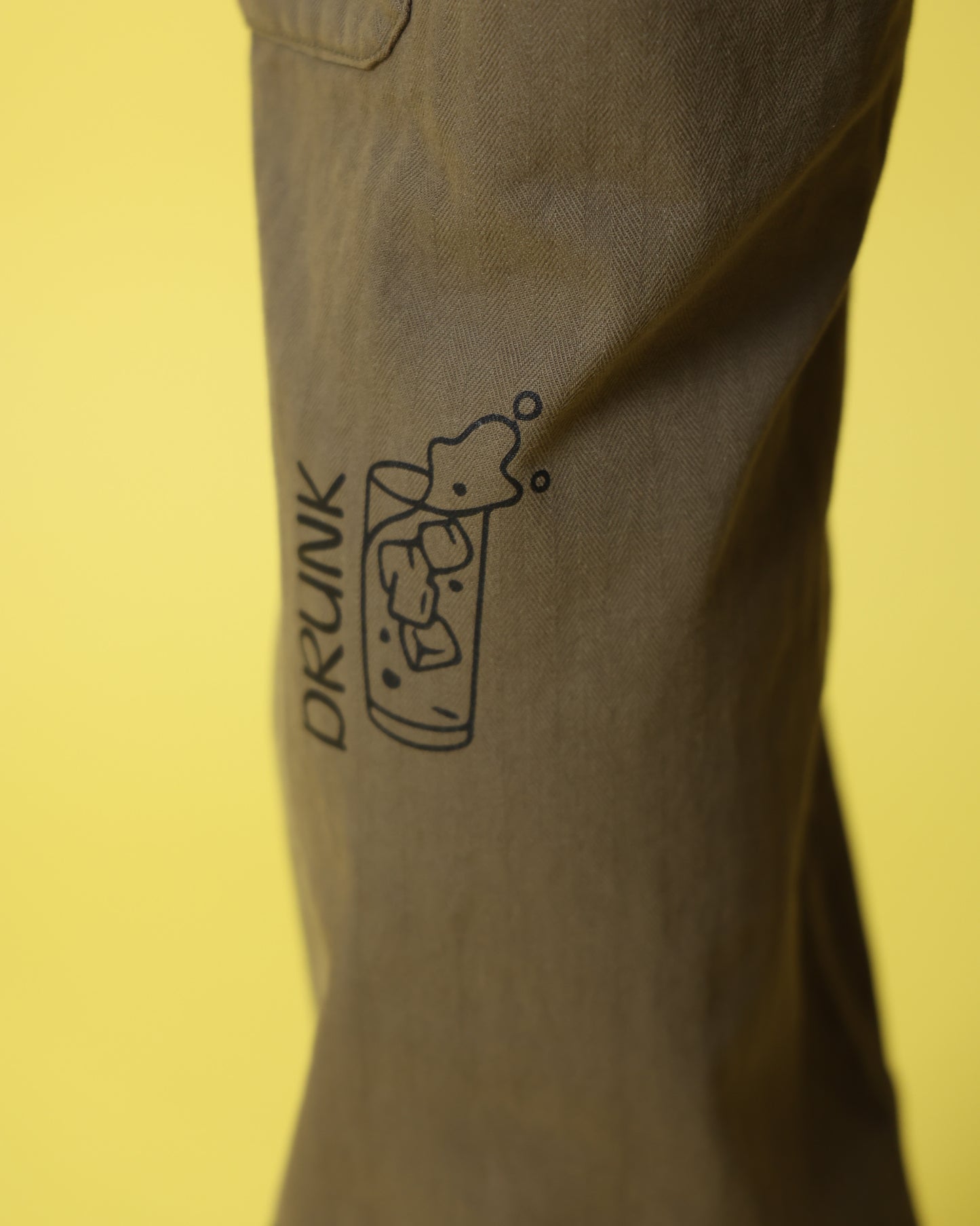 【YOIDORE】 ヴィンテージ栓抜き らくがき カーゴパンツ (816003)