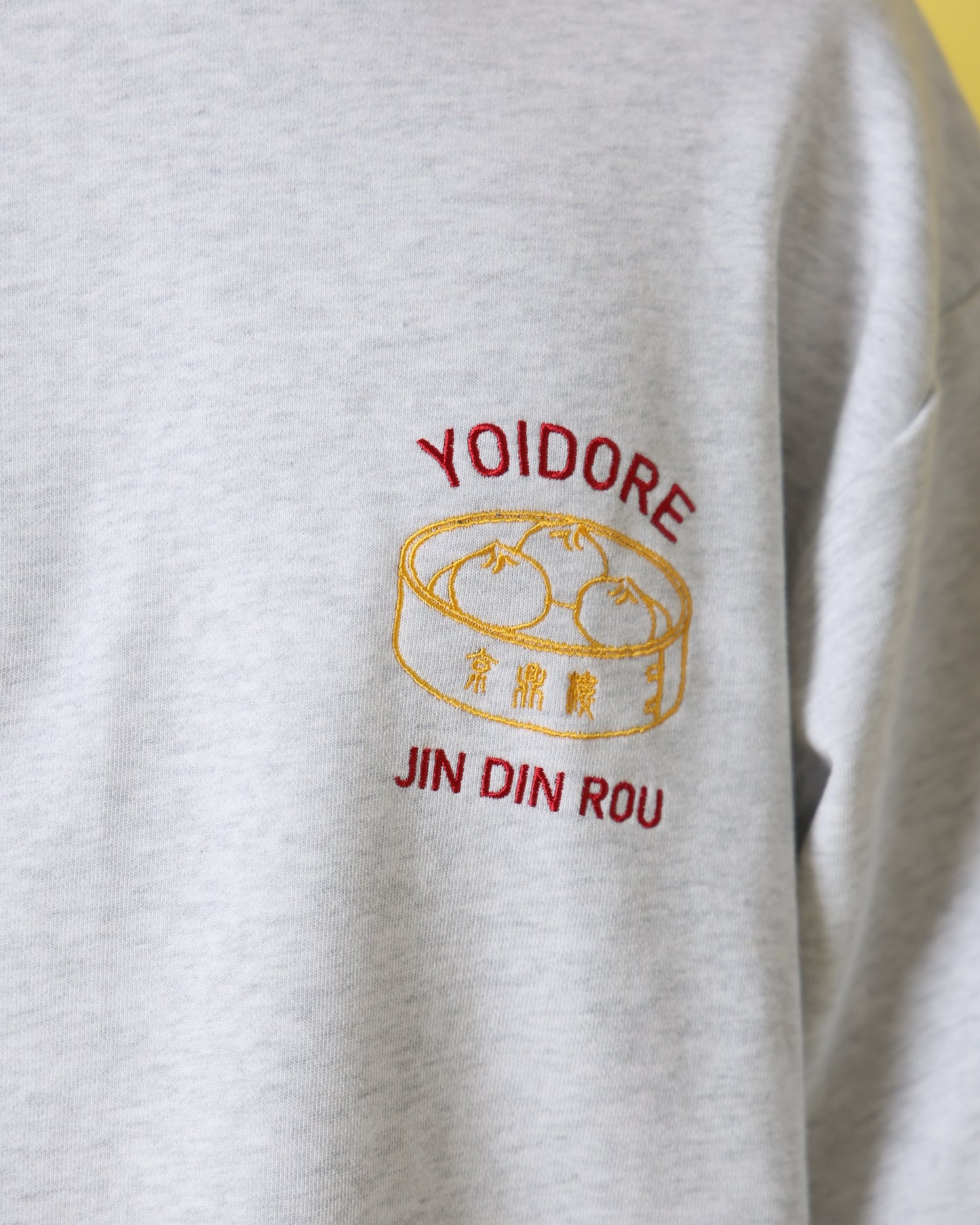 【YOIDORE】ジンディンロウ コラボ クルーネックスウェット (816604)