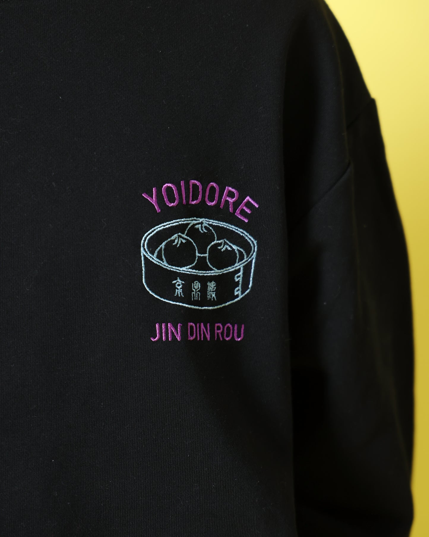 【YOIDORE】ジンディンロウ コラボ クルーネックスウェット (816604)