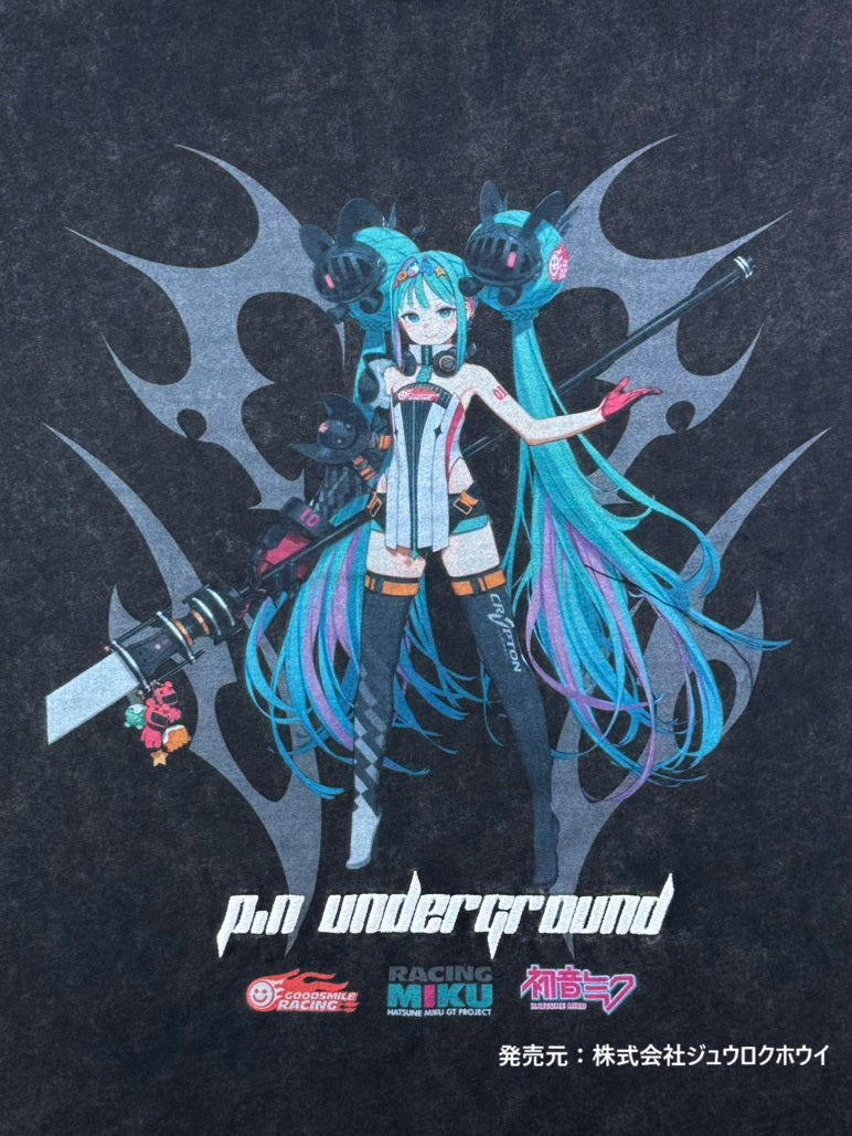 【P.N UNDERGROUND × RACING MIKU】フロントレーシングミクTEE (726411)